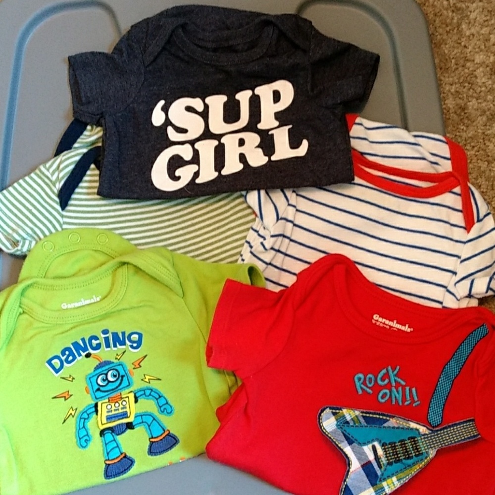 0-3m set of short aleeve onesies